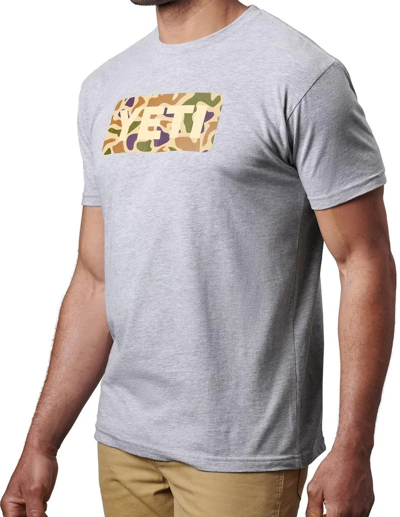 商品YETI|YETI Men's Logo Badge Duck Camo Short Sleeve T-Shirt,价格¥206,第3张图片详细描述
