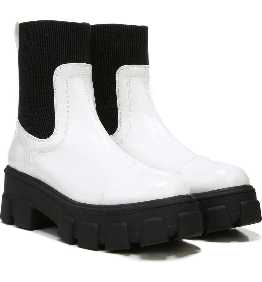 Davina Cap Toe Lug Sole Bootie 商品