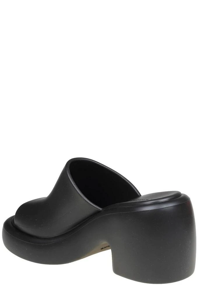 商品Salvatore Ferragamo|Salvatore Ferragamo Logo Embossed Slip-On Sandals,价格¥1931,第2张图片详细描述