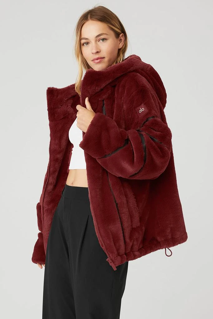 商品Alo|Knock Out Faux Fur Jacket - Cranberry,价格¥2827,第3张图片详细描述