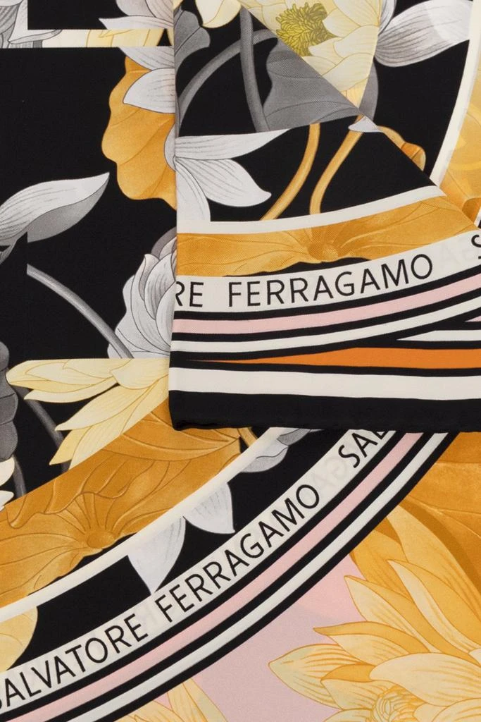 商品Salvatore Ferragamo|Salvatore Ferragamo Floral Printed Scarf,价格¥1723,第3张图片详细描述