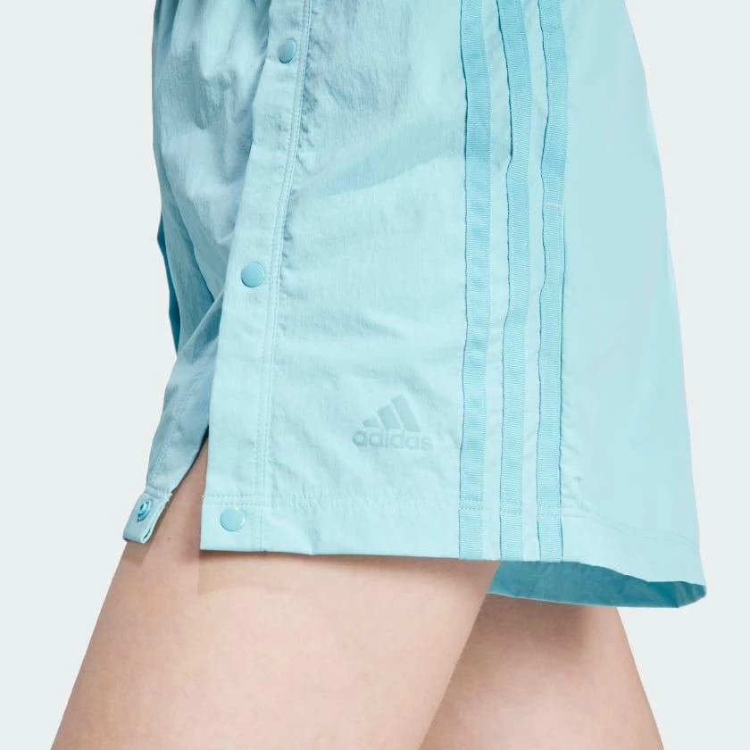商品Adidas|Women's adidas Tiro Snap-Button Shorts,价格¥122,第4张图片详细描述