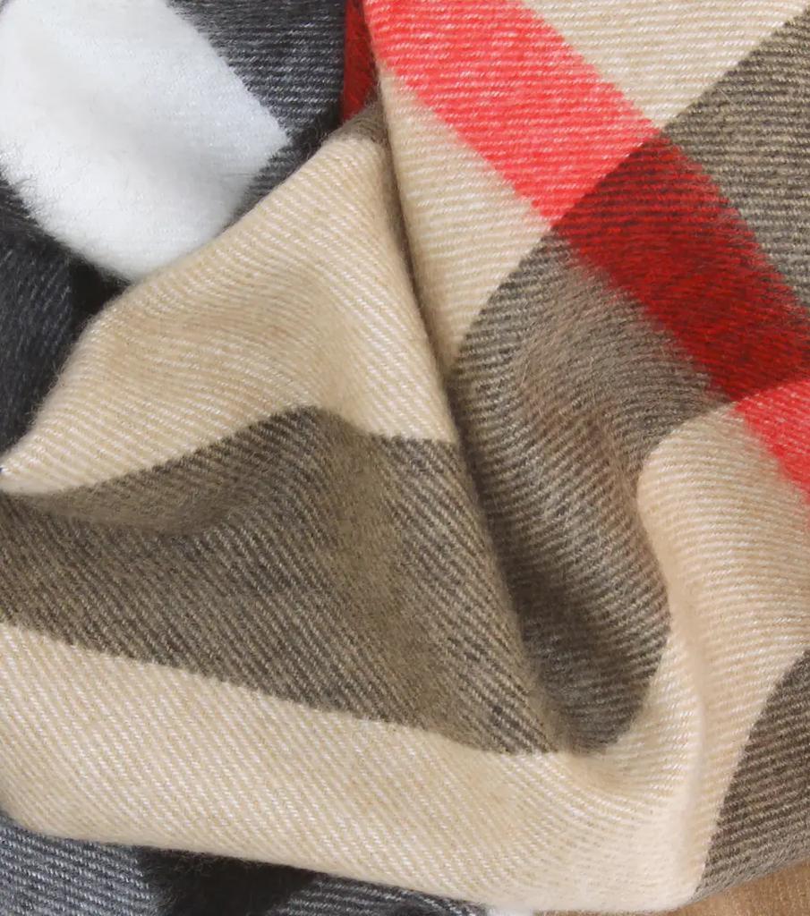 商品Burberry|Mega Check羊绒围巾,价格¥4703,第6张图片详细描述