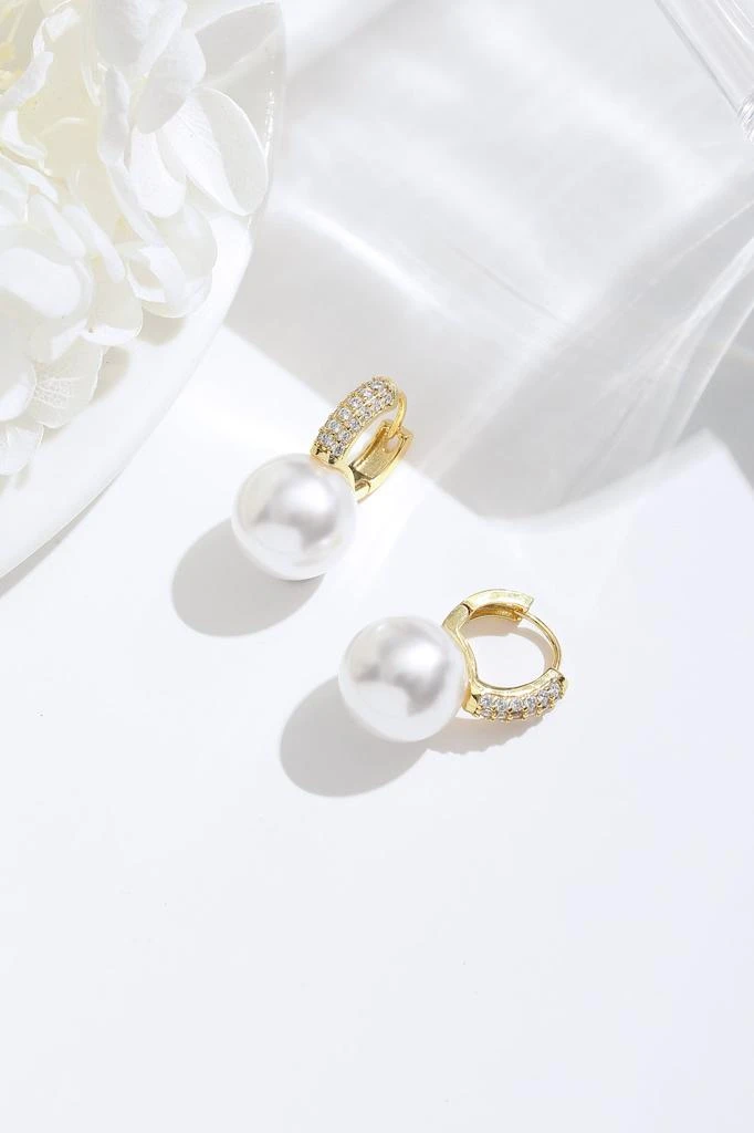 商品Classicharms|Golden Pearl Hoop with Zirconia Embellishment Earrings,价格¥464,第5张图片详细描述
