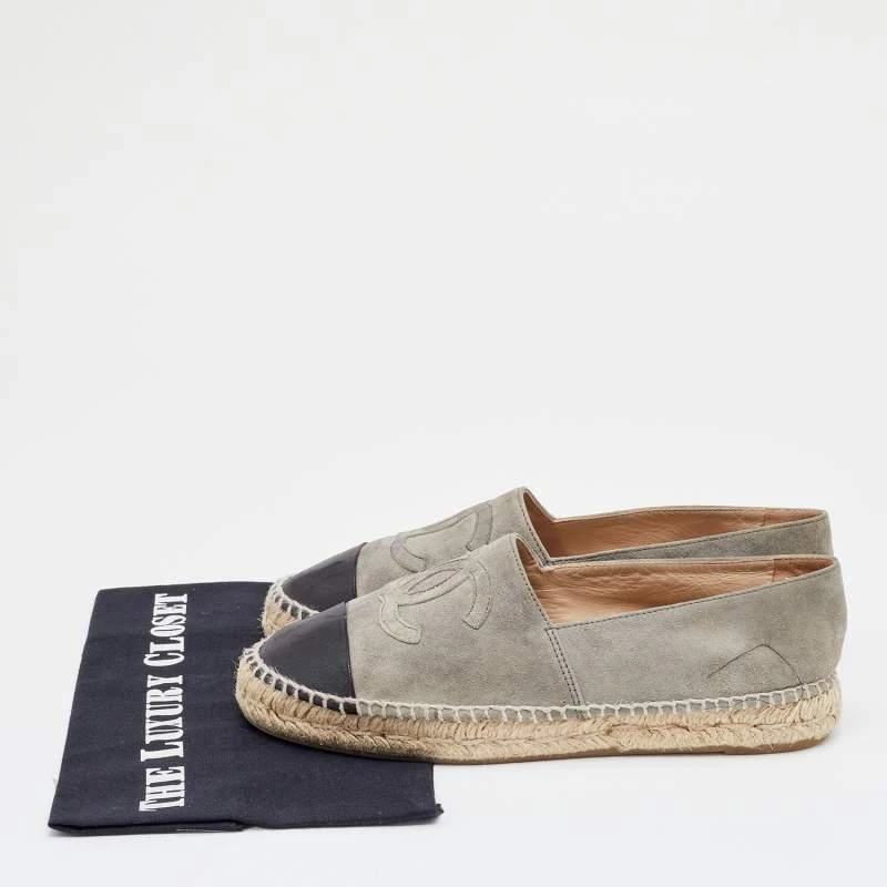 Chanel Grey/Black Suede and Leather CC Cap Toe Espadrilles Size 39 商品