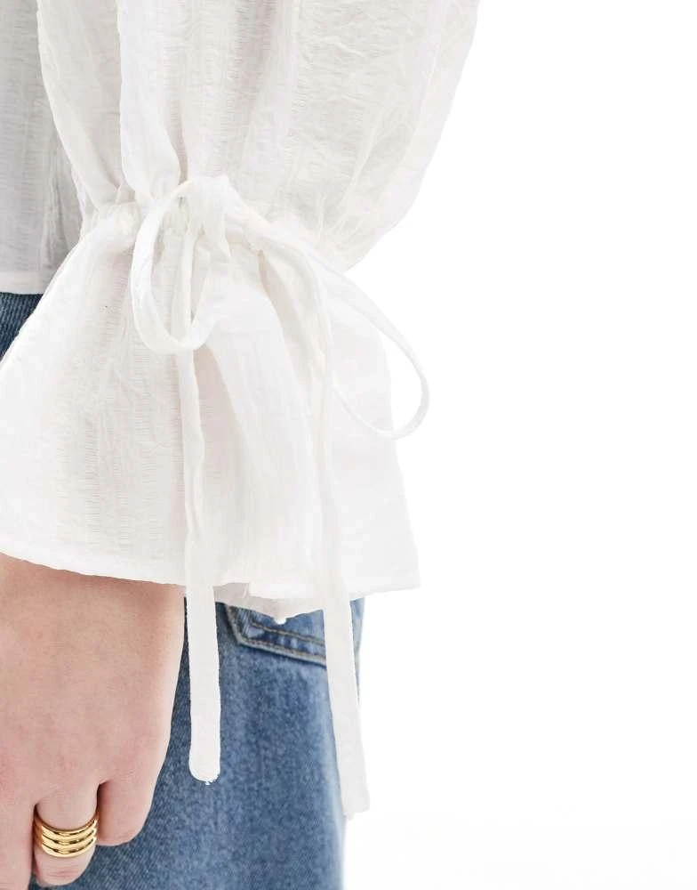 商品VERO MODA|Vero Moda ruffle blouse with tie sleeves in white,价格¥185,第3张图片详细描述