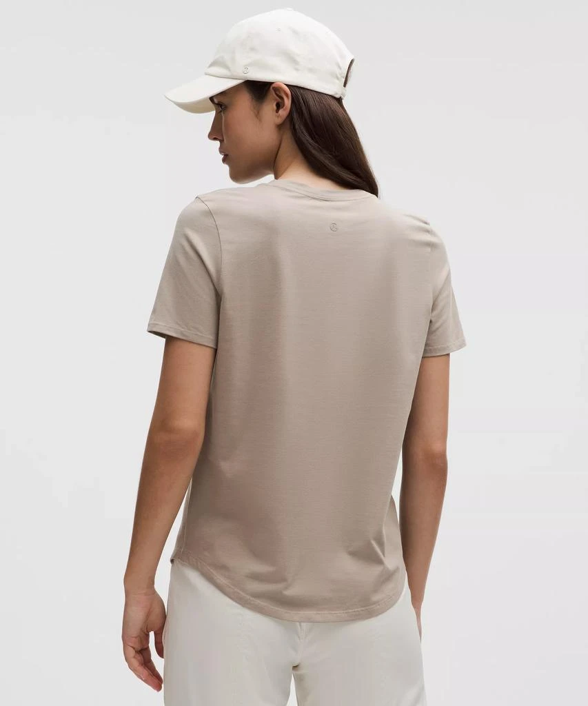 Love Curved-Hem Crewneck T-Shirt 商品