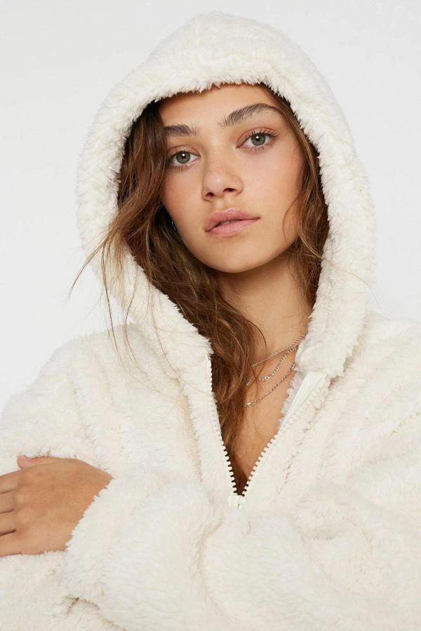 商品Urban Outfitters|UO Fluffy Fleece Hoodie Sweatshirt,价格¥76,第3张图片详细描述