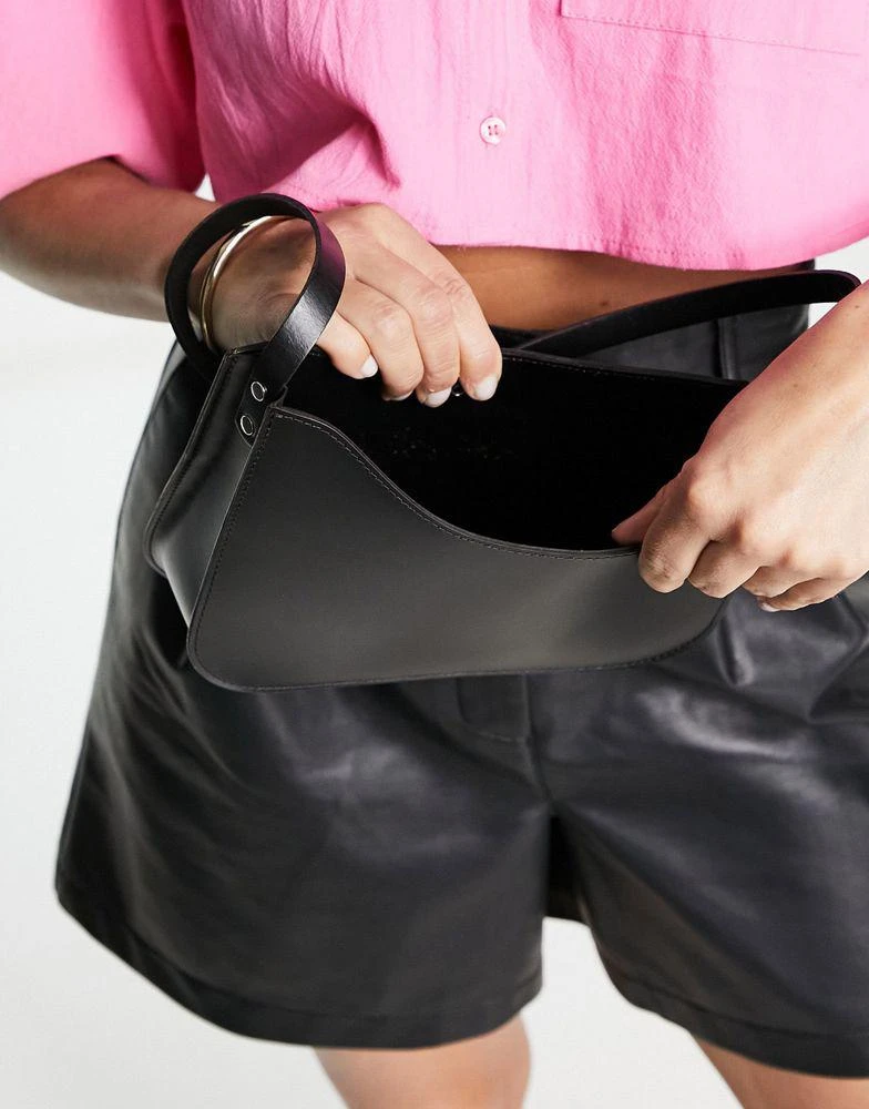 商品ASOS|ASOS DESIGN curved leather shoulder bag in black,价格¥260,第4张图片详细描述