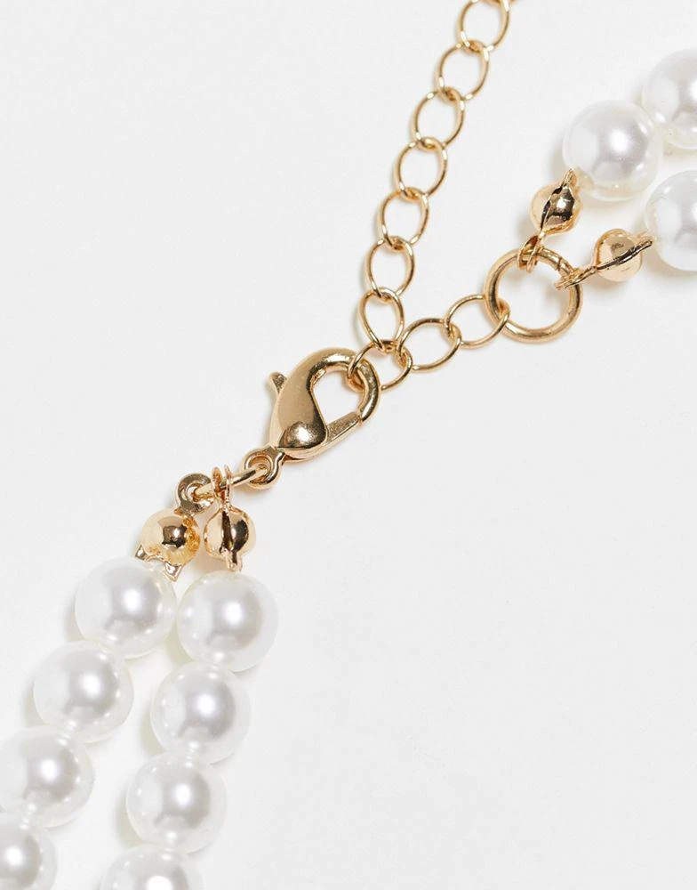 商品Reclaimed Vintage|Reclaimed Vintage pearl necklace with bow drop in gold,价格¥107,第4张图片详细描述