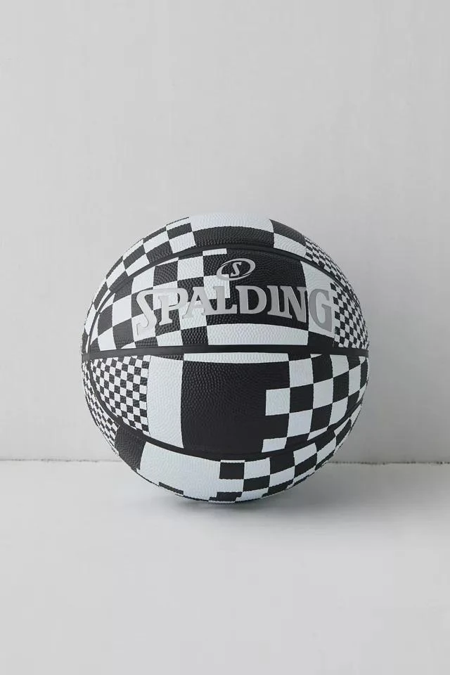 商品Spalding|Spalding UO Exclusive Checkered Basketball,价格¥220,第2张图片详细描述