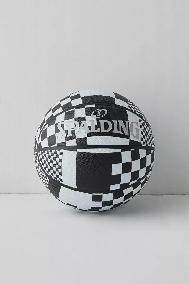 商品Spalding|Spalding UO Exclusive Checkered Basketball,价格¥218,第4张图片详细描述