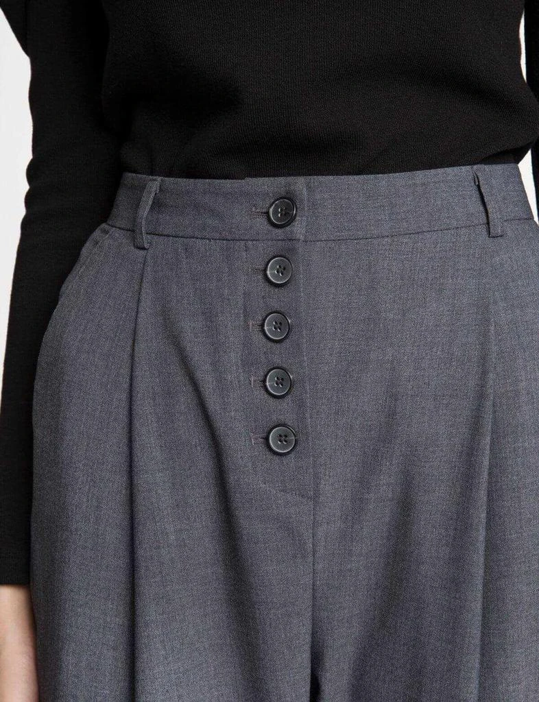 商品Pixie Market|Grey Button Pleated High Waisted Pants,价格¥391,第4张图片详细描述