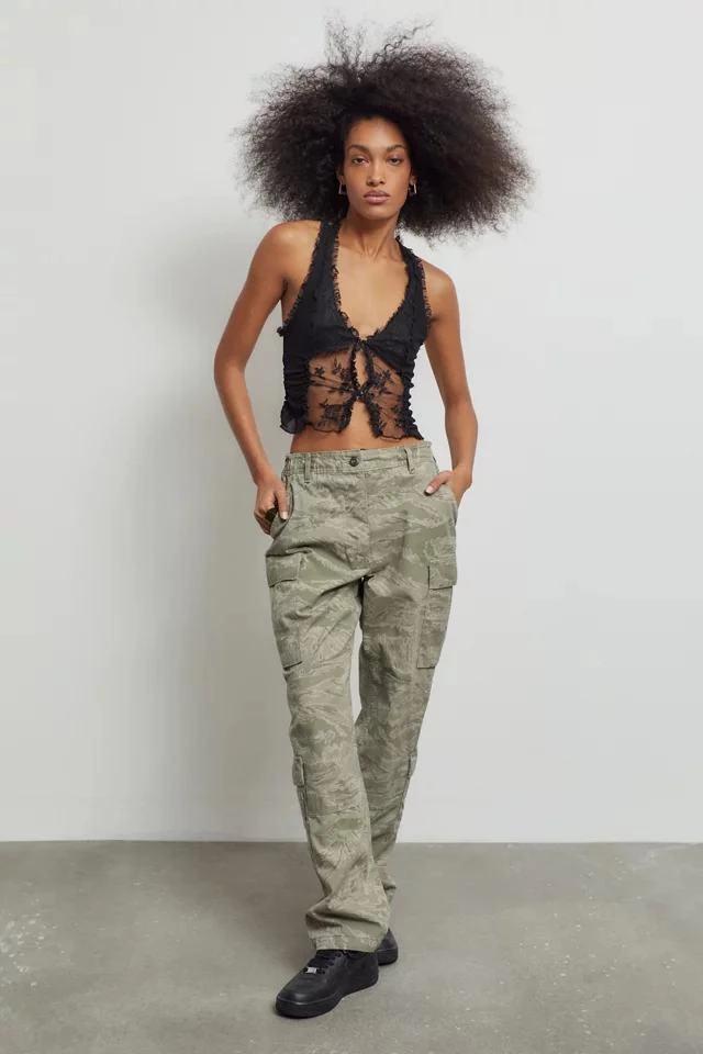商品Urban Outfitters|UO Sylvia Lace Cropped Tank Top,价格¥187,第3张图片详细描述