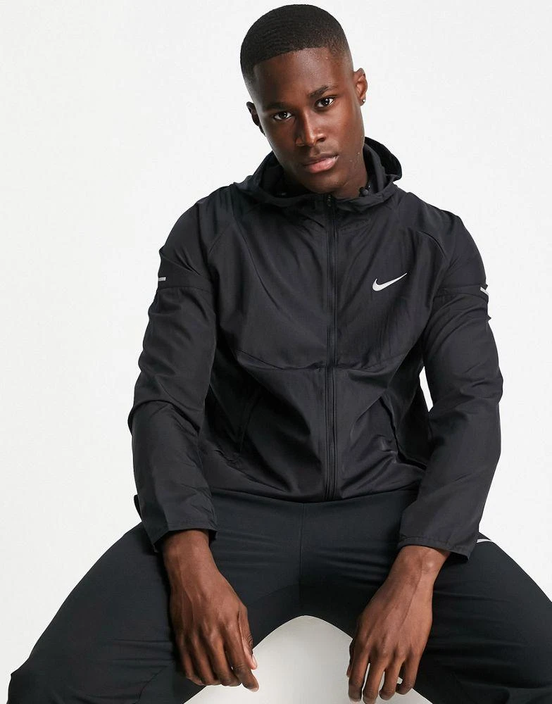 商品NIKE|Nike Running Essentials jacket in black,价格¥502,第1张图片