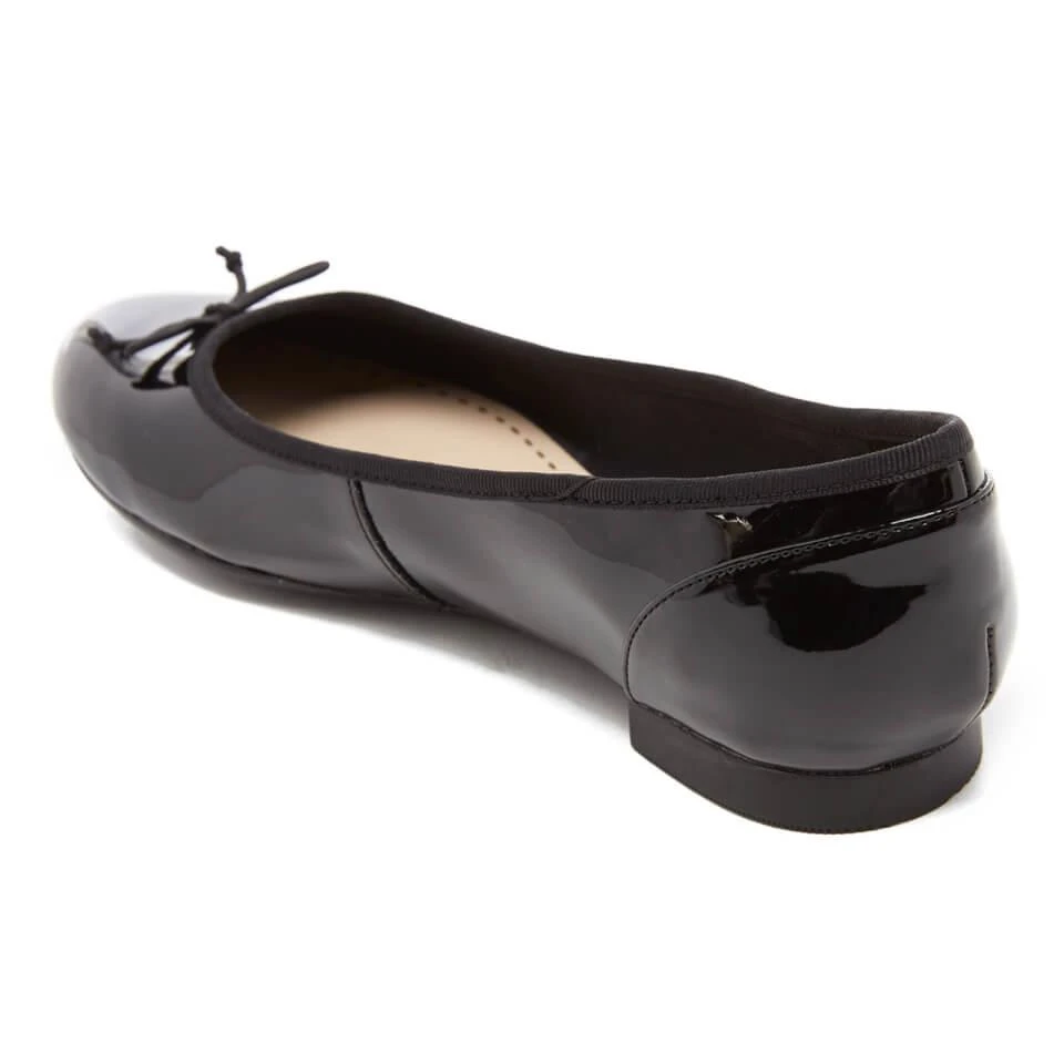 商品Clarks|Clarks Women's Couture Patent 平底芭蕾鞋 - Black,价格¥267,第4张图片详细描述