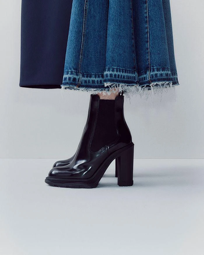 商品Alexander McQueen|Women's Tread Heeled Chelsea Boots,价格¥5071,第3张图片详细描述