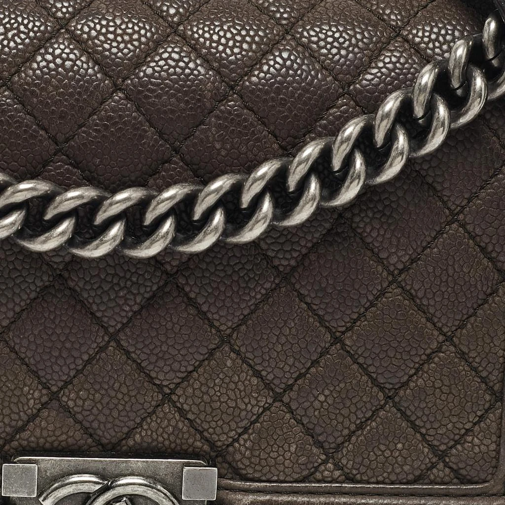 商品[二手商品] Chanel|Chanel Dark Brown Caviar Quilted Leather Medium Boy Flap Bag,价格¥14791,第5张图片详细描述