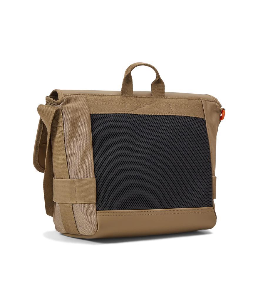 商品Lacoste|Technical Small Messenger Crossbody Bag,价格¥522,第4张图片详细描述