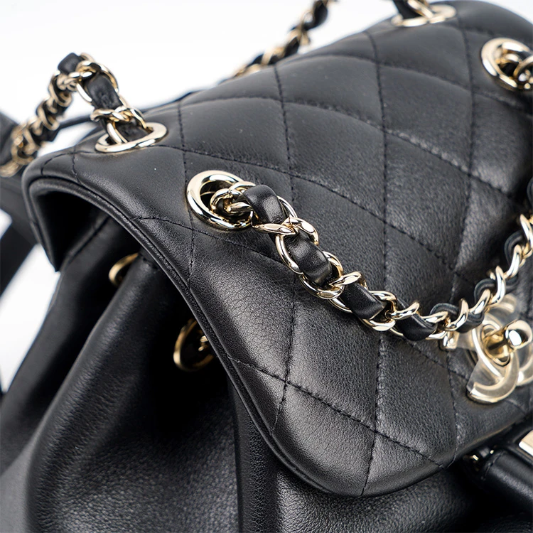 商品[国内直发] Chanel|香奈儿 Duma 金扣菱格纹翻盖 牛皮 背包双肩包 小号 女款 黑色,价格¥53313,第6张图片详细描述