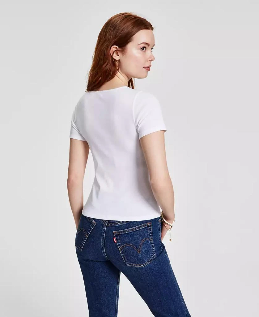 商品Levi's|Women's Slim Fit Honey Ribbed Logo T-Shirt,价格¥88,第2张图片详细描述