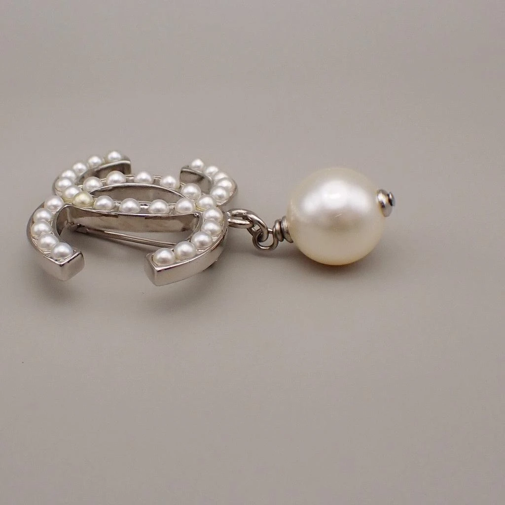 商品[二手商品] Chanel|Cc Drop Brooch Metal And Faux Pearls _Plated Brooch Jewelry (Pre-Owned),价格¥7458,第4张图片详细描述