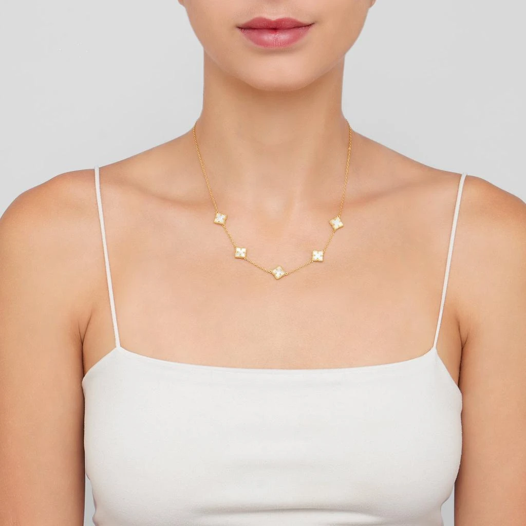 商品ADORNIA|Adornia White Mother of Pearl Floral Necklace gold,价格¥366,第2张图片详细描述