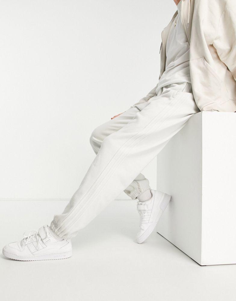 adidas Originals essentials Reveal joggers in grey商品第1张图片规格展示