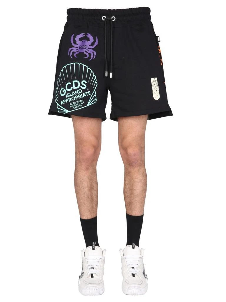 商品GCDS|GCDS Graphic Printed Drawstring Bermuda Shorts,价格¥910,第1张图片