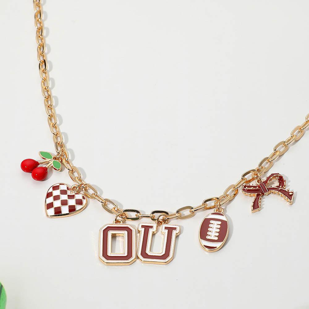 Collier à breloques en forme de cœur et nœud papillon cerise sur le thème du football image 2