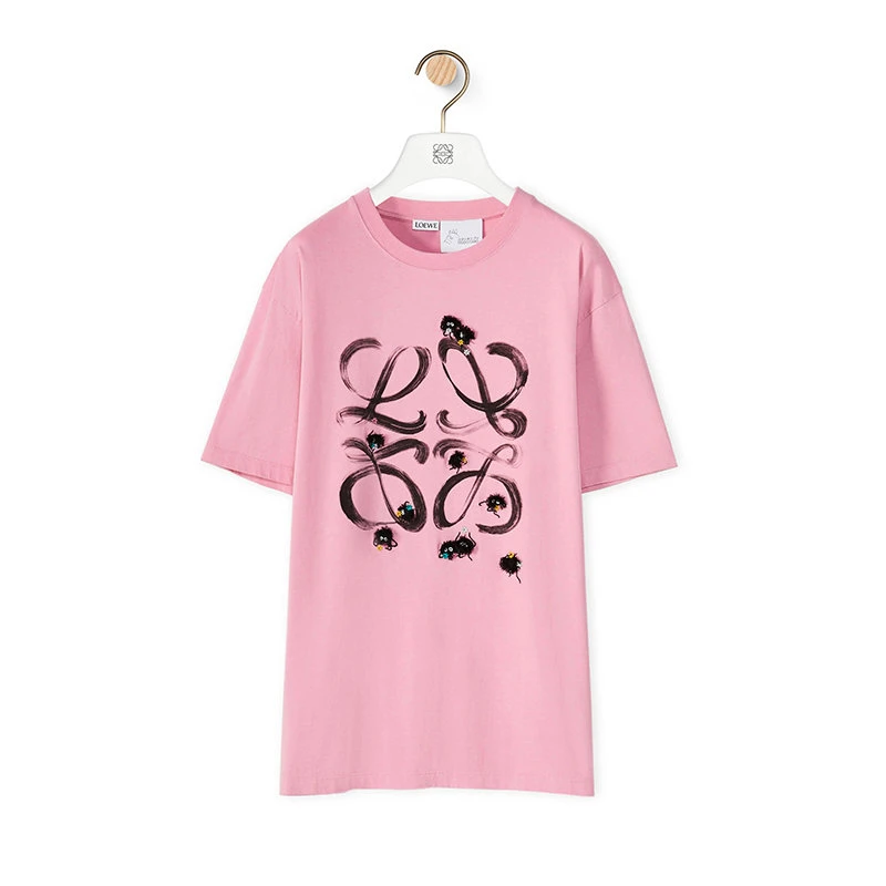 商品Loewe|【预售3-7天】LOEWE/罗意威 22年春夏新款 Spirited Away千与千寻联名系列 男女同款棉花糖粉色纯棉笔触效果Logo刺绣短袖T恤H848Y22X15-6946,价格¥3714,第4张图片详细描述