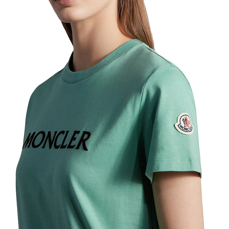 商品Moncler|【预售3-7天】Moncler/蒙克莱 22年秋冬新款 女士草原绿色纯棉徽标短袖T恤H20938C00012829HP81B,价格¥1966,第6张图片详细描述