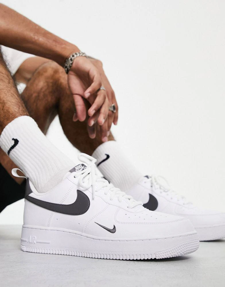 商品NIKE|Nike Air force 1 '07  trainers in white and metallic grey,价格¥991,第4张图片详细描述