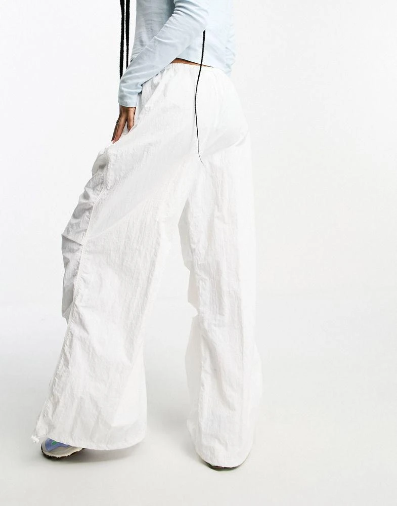 商品ASOS|ASOS DESIGN Petite parachute cargo trouser in white,价格¥220,第2张图片详细描述