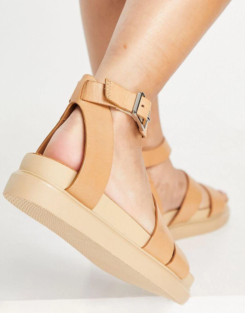 商品Vagabond|Vagabond Erin ankle strap leather flatform sandals in beige,价格¥423,第4张图片详细描述