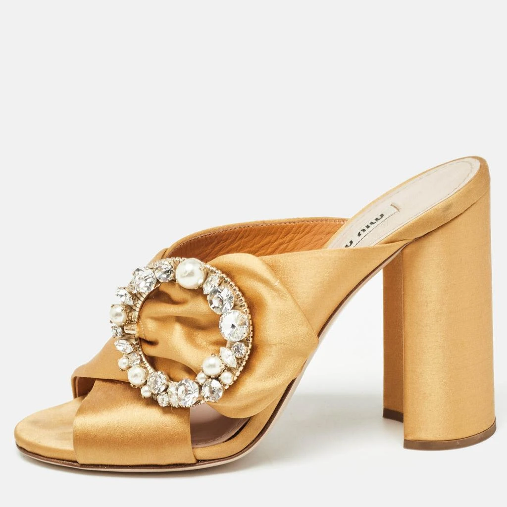 商品[二手商品] Miu Miu|Miu Miu Brown Satin Crystal and Faux Pearl Embellished Brooch Peep Toe Slide Sandals Size 37,价格¥1356,第1张图片