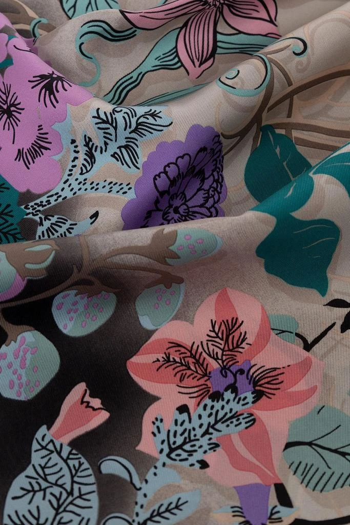 商品Salvatore Ferragamo|Salvatore Ferragamo Floral Printed Scarf,价格¥1638,第3张图片详细描述