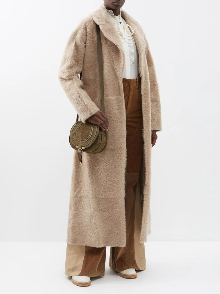 商品Chloé|Marcie mini suede and leather cross-body bag,价格¥6608,第3张图片详细描述