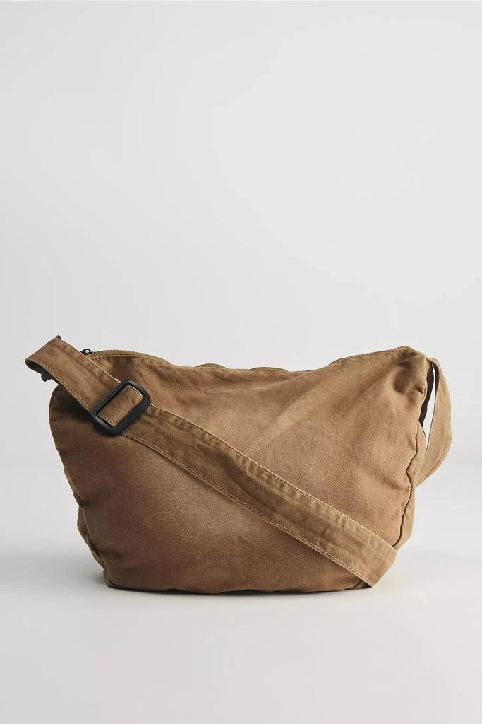 商品BDG|BDG Acid Wash Cargo Crossbody Bag,价格¥307,第4张图片详细描述
