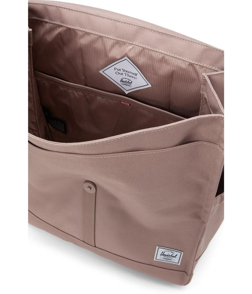 商品Herschel Supply|City Backpack,价格¥601,第3张图片详细描述
