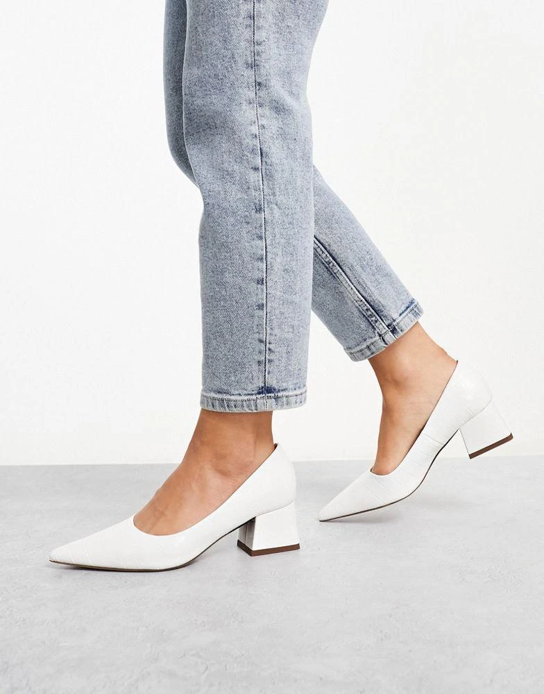 商品ASOS|ASOS DESIGN Wide Fit Saint block mid heeled shoes in off white croc,价格¥273,第3张图片详细描述