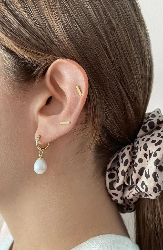 商品ADORNIA|14K Yellow Gold Plated 10mm Freshwater Pearl Huggie Drop Earrings,价格¥224,第2张图片详细描述