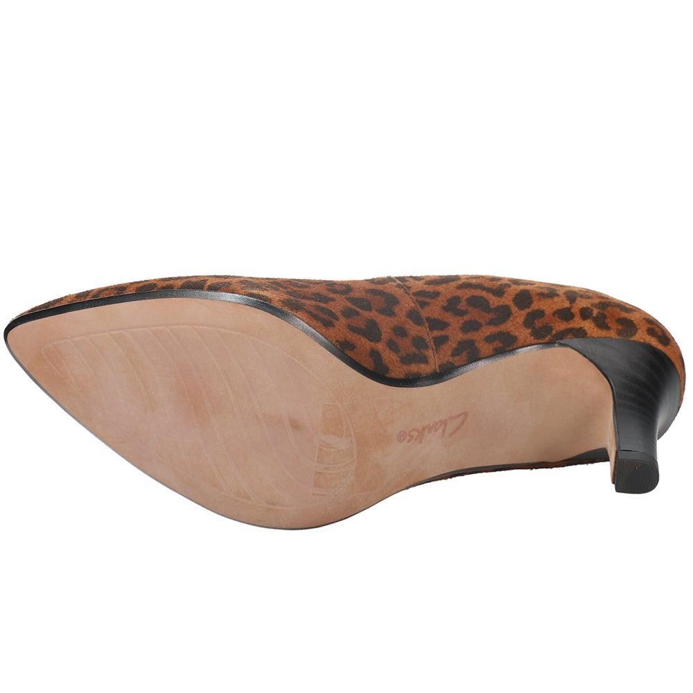 商品Clarks|Illeana Tulip Leopard Pointed Toe Pumps,价格¥262,第5张图片详细描述