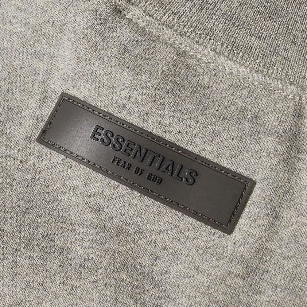 商品Essentials|FEAR OF GOD ESSENTIALS Relaxed Back Logo Longsleeve T-Shirt - Dark Oatmeal,价格¥529,第3张图片详细描述
