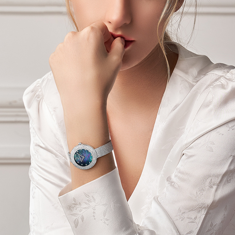 马克华菲品牌手表女士满天星镶钻时尚石英表商品第3张图片规格展示