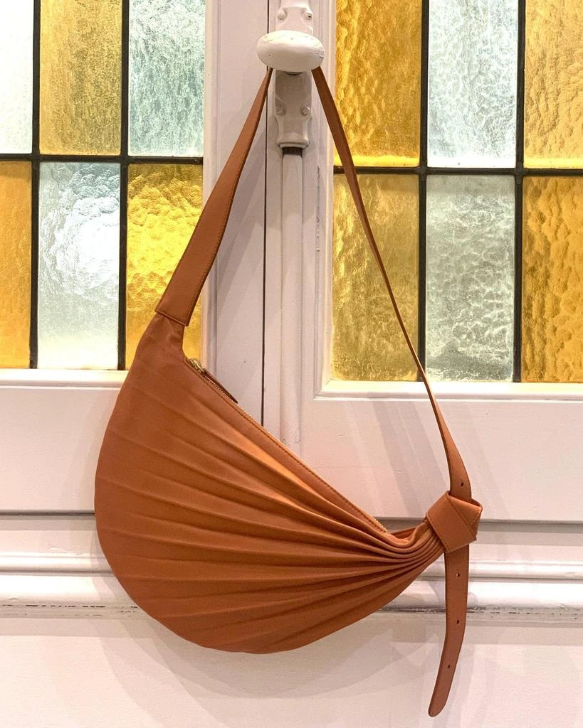 商品Sabrina Zeng|860100 Chiaroscuro Hammock Bag: ♥ 13 Days of Women Empowerment Programs 小众褶皱包,价格¥2605,第4张图片详细描述