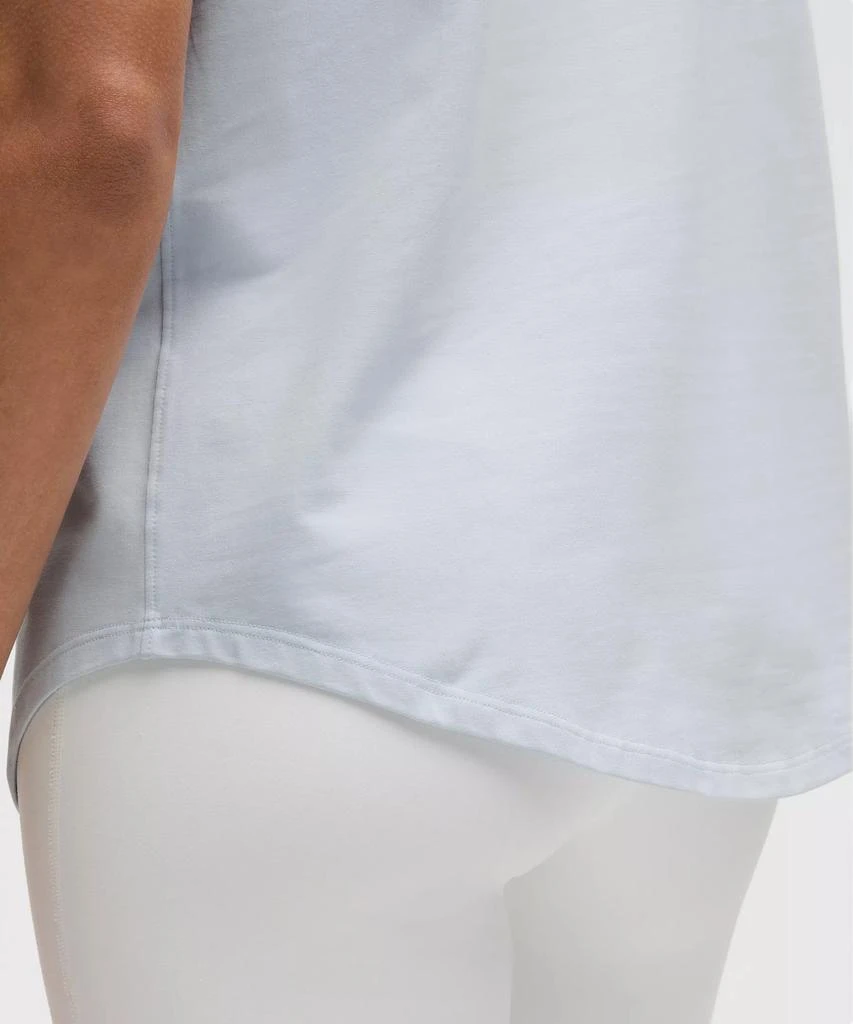 Love Curved-Hem Crewneck T-Shirt 商品