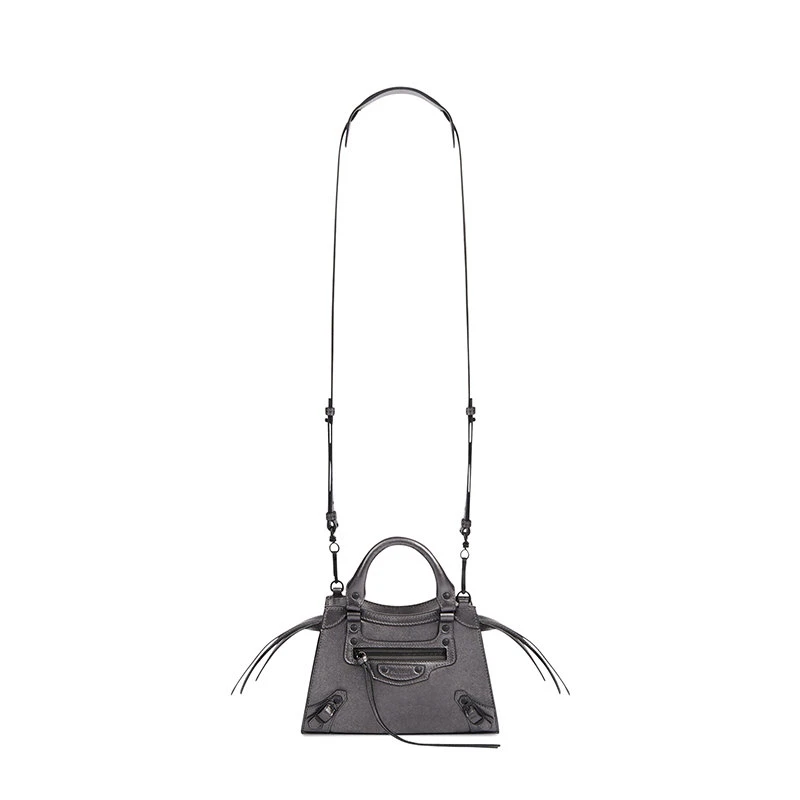 商品Balenciaga|【预售3-7天】Balenciaga/巴黎世家 21  NEO CLASSIC系列 女士迷你银色金属质感纳帕小牛皮单肩斜挎机车包6385241NDU71015,价格¥11181,第6张图片详细描述