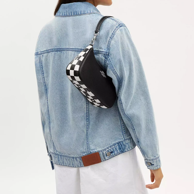 商品[国内直发] Coach|蔻驰 Teri 24 棋盘格印花设计Logo徽标拉链开合 鹅卵石纹皮革 斜挎单肩包 中号 女款 黑色拼白色,��价格¥1178,第6张图片详细描述