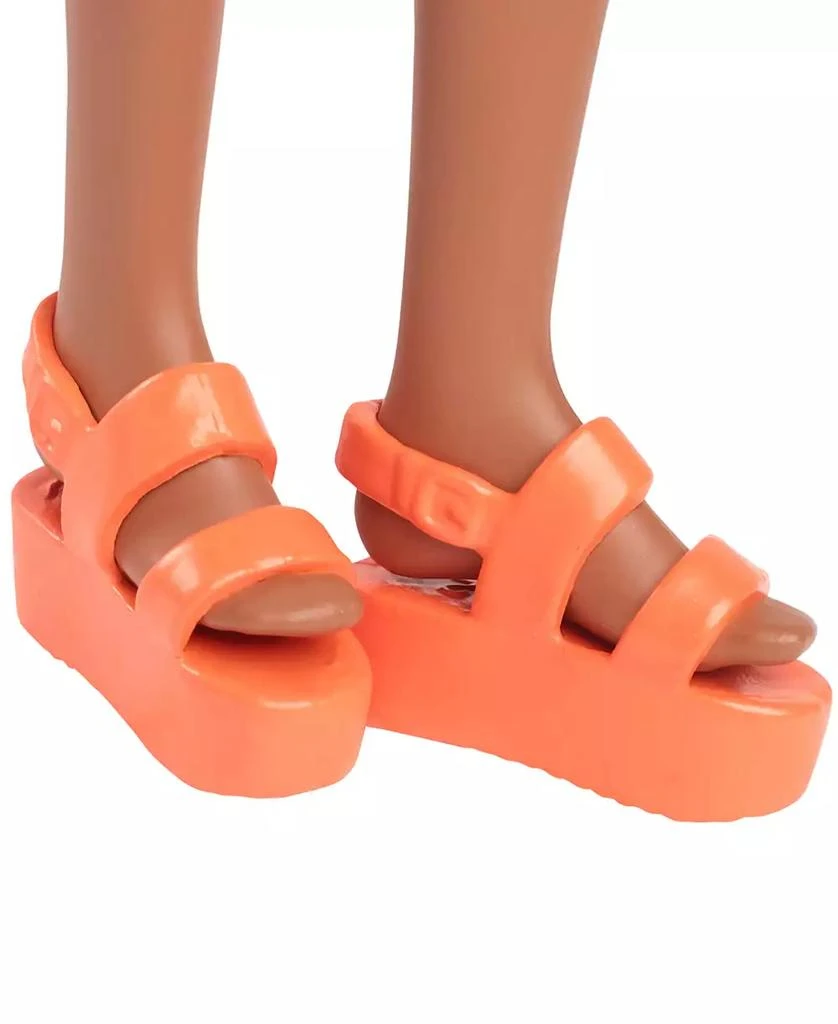 商品Barbie|Fashionistas Doll 233 in Checkered Flower Midi Dress, Black Hair,价格¥67,第5张图片详细描述